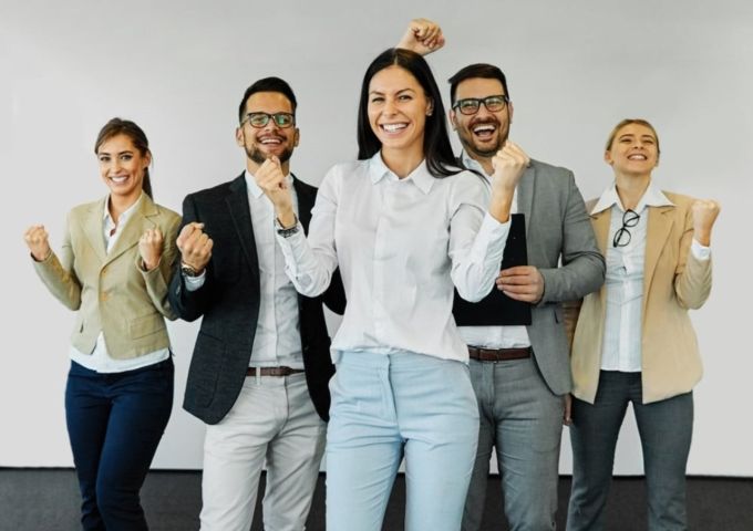 SALES & ACCOUNT MANAGER (m/ž)