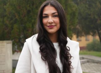 Gimnazijalka iz Kaknja intelektom “rame uz rame “sa Zuckerbergom, Gatesom i Muskom