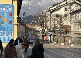 Tražimo volontere za XXIII Festival srednjoškolskog dramskog stvaralaštva!