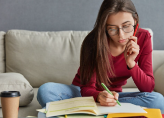 Zašto stalno radimo, a malo uradimo?